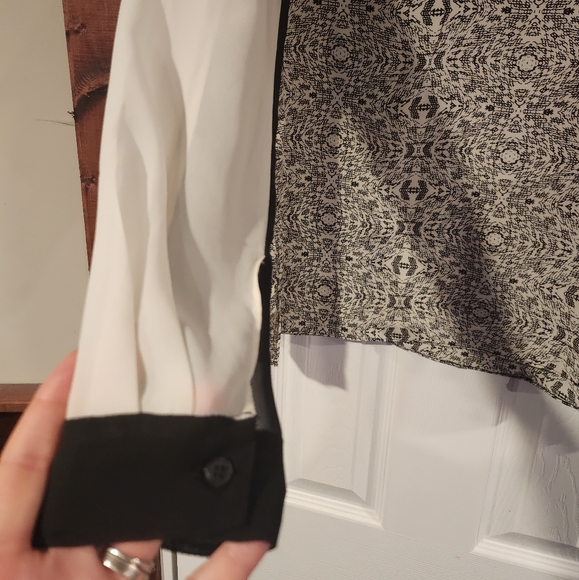 W118 by Walter Baker black and white pattern top sheer details - Picture 5 of 6